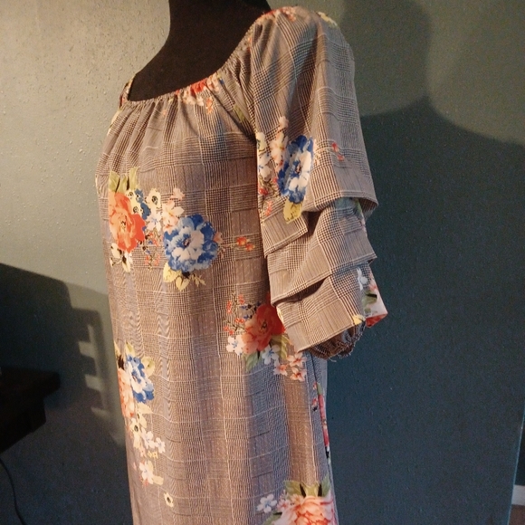 Dress - Picture 2 of 3